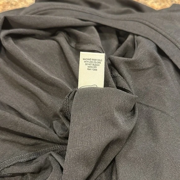 Zenana Side Slit Long Sleeve Top Womens Size Large Black Thumb Hole Detail - Picture 11 of 11